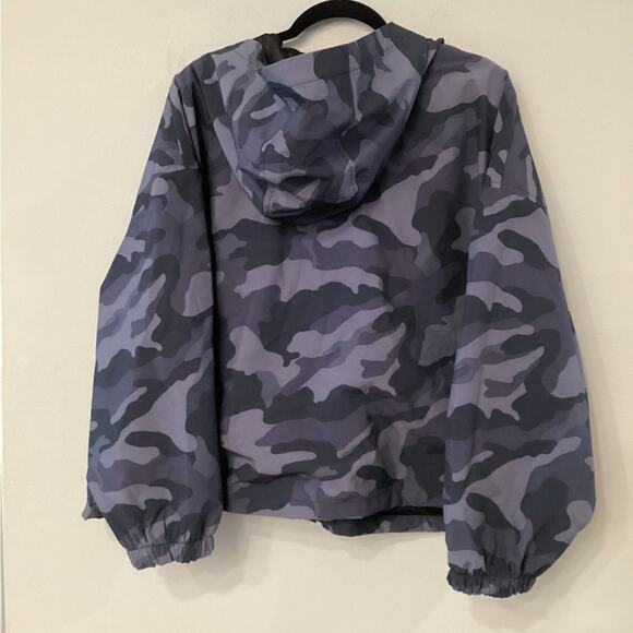 Old Navy Active 3x Camouflage Windbreaker, Preloved - Picture 2 of 3